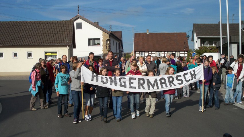 Hungermarsch 2010 -  Nadine Drafz, Alexander Koppe, Christian Liebel fr Messdiener Leimersheim