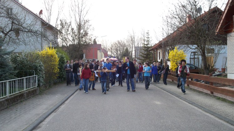 Dekanatsjugendkreuzweg „Siehst du mich?“ Leimersheim (3. April 2009)  Tim Röther und Christian Liebel fr Messdiener Leimersheim