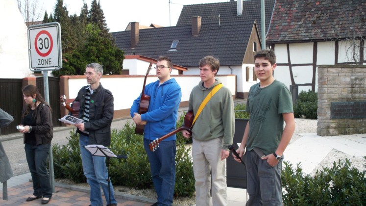 Dekanatsjugendkreuzweg „Siehst du mich?“ Leimersheim (3. April 2009)  Tim Röther und Christian Liebel fr Messdiener Leimersheim