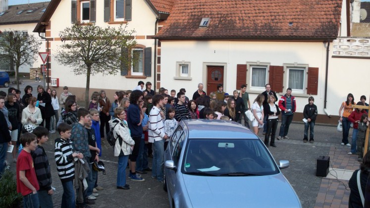 Dekanatsjugendkreuzweg „Siehst du mich?“ Leimersheim (3. April 2009)  Tim Röther und Christian Liebel fr Messdiener Leimersheim