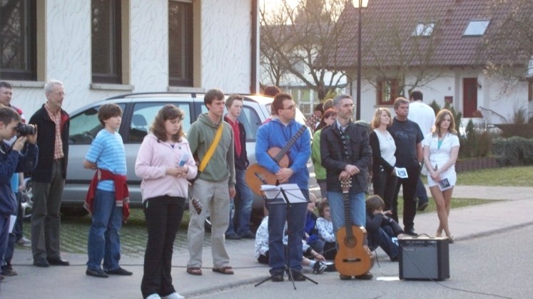 Dekanatsjugendkreuzweg „Siehst du mich?“ Leimersheim (3. April 2009)  Tim Röther und Christian Liebel fr Messdiener Leimersheim